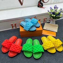 Picture of Louis Vuitton Slippers _SKULVsz35-455cmmnf02191149